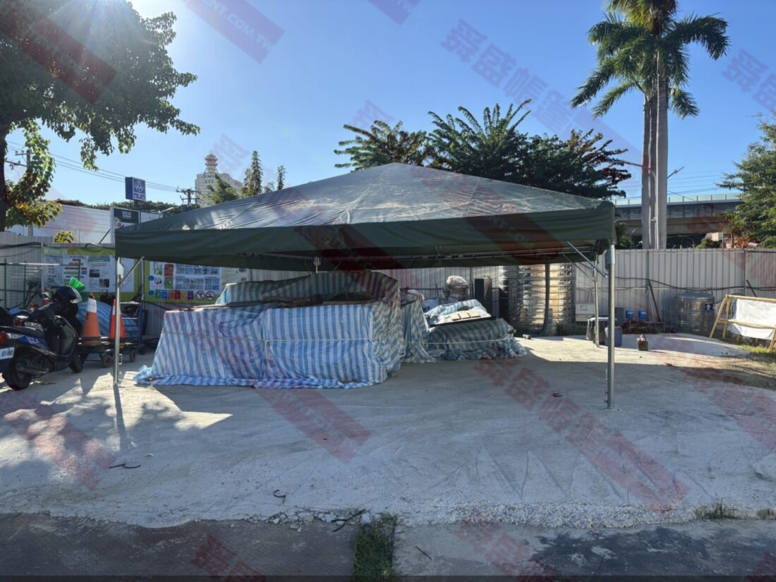 宮廷帳 6x6 公尺,設置於營造工地作為工程物料保存與遮蔽使用