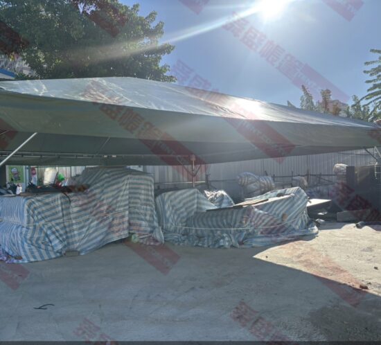 宮廷帳 6x6 公尺，設置於營造工地作為工程物料保存與遮蔽使用