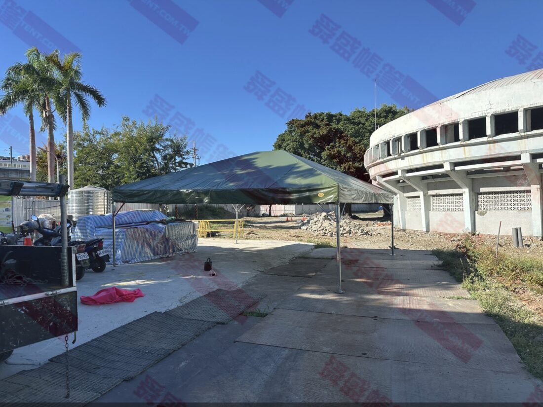 宮廷帳 6x6 公尺,設置於營造工地作為工程物料保存與遮蔽使用