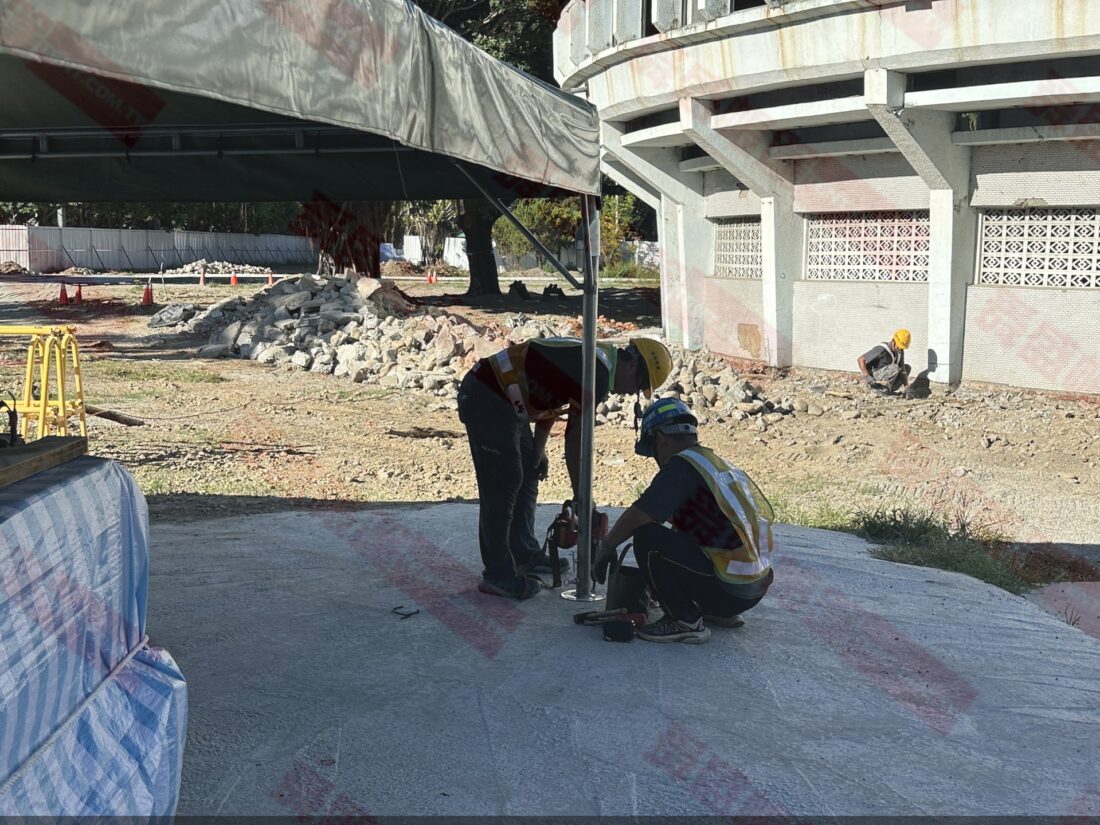 宮廷帳 6x6 公尺,設置於營造工地作為工程物料保存與遮蔽使用