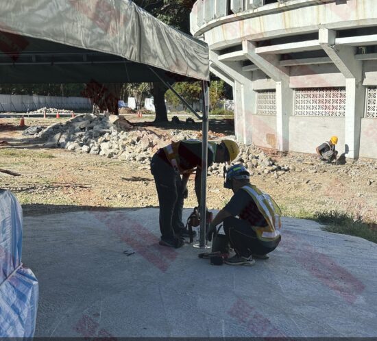 宮廷帳 6x6 公尺，設置於營造工地作為工程物料保存與遮蔽使用